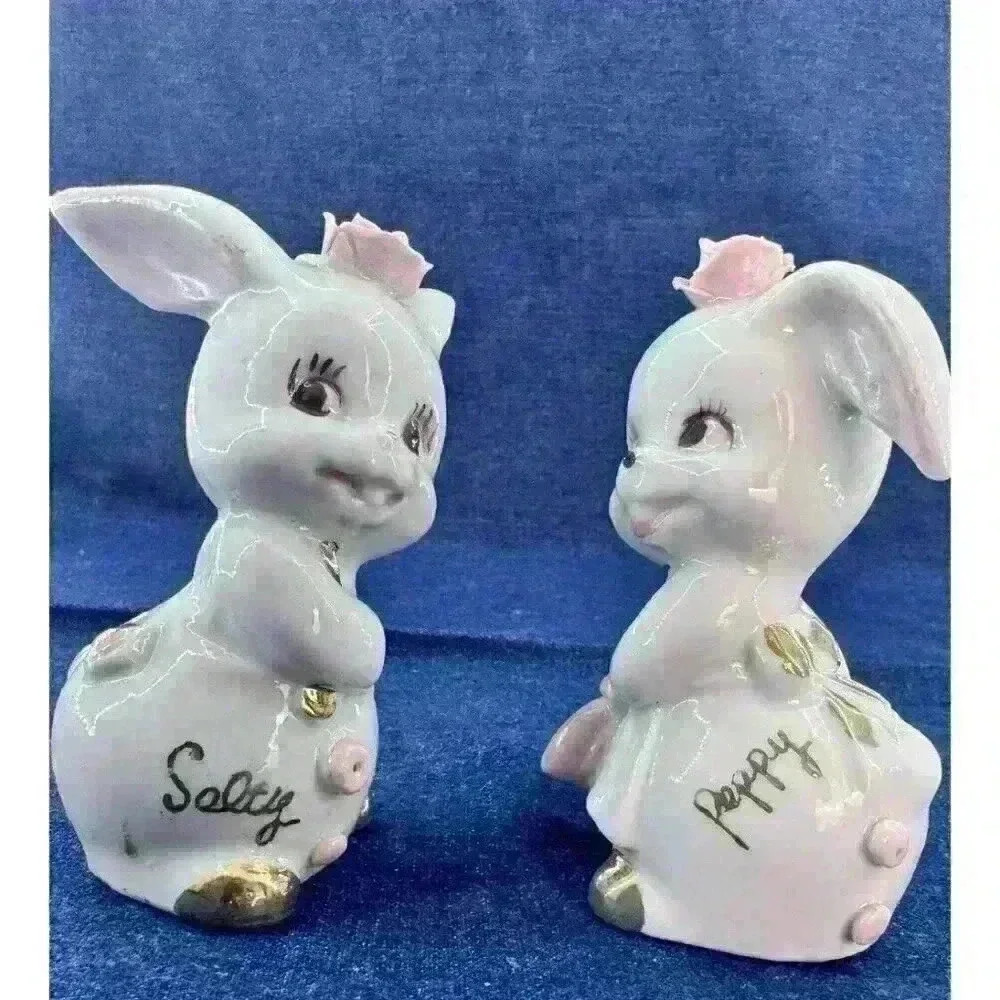 Vtg Set Salty & Peppy Anthropomorphic Bunny Rabbit Salt & Pepper Shakers Cottage